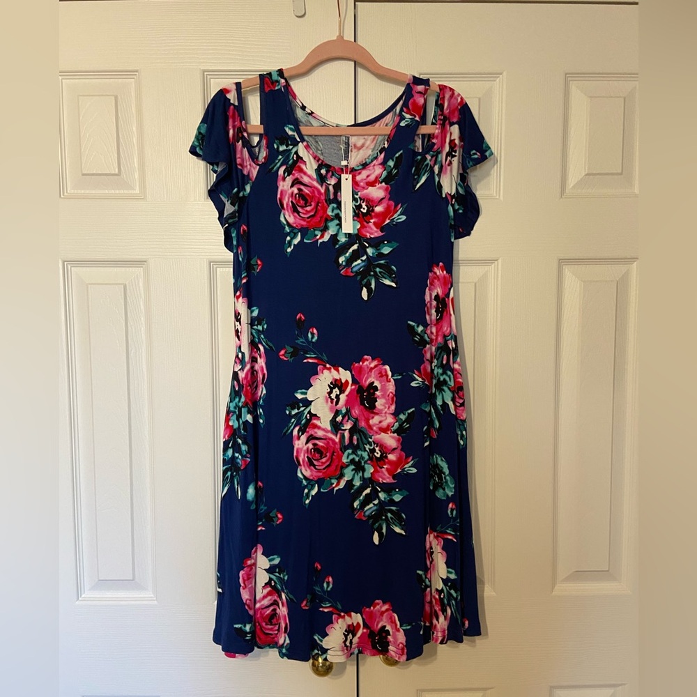 NWT Floral Navy & Pink Short-sleeves Dress w/ Pockets in Women’s Large